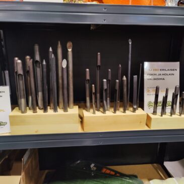 Display mit einer Auswahl an Aeritool Spoons